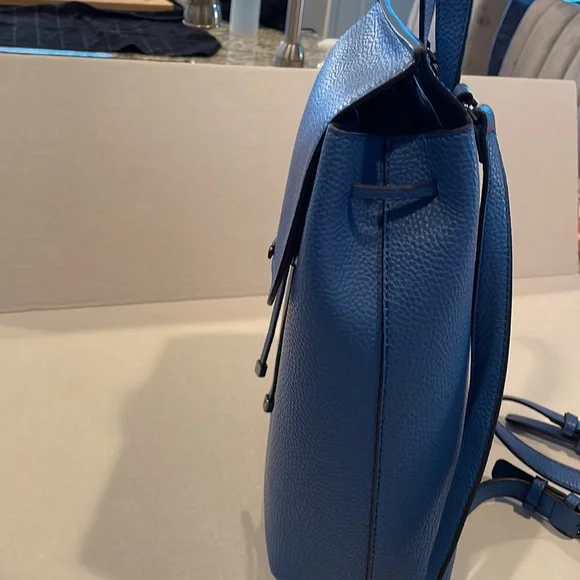 Guess backpack - Picture 2 of 4